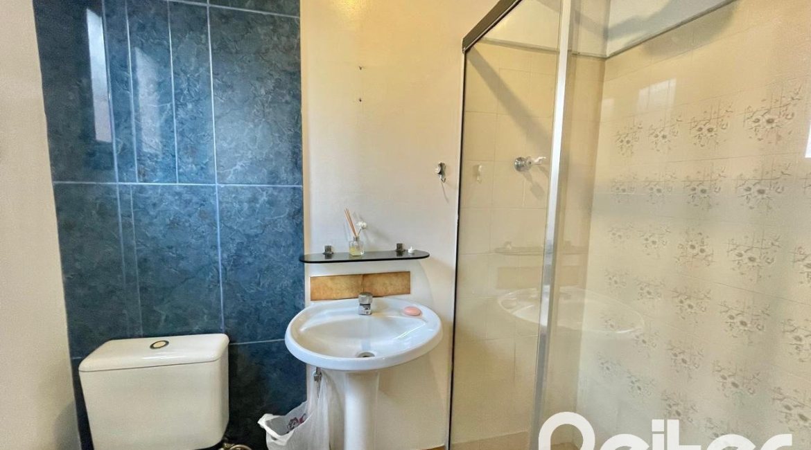 Casa à venda com 338m², 6 dormitórios, 3 suítes, 4 vagas, no bairro Ipanema em Porto Alegre