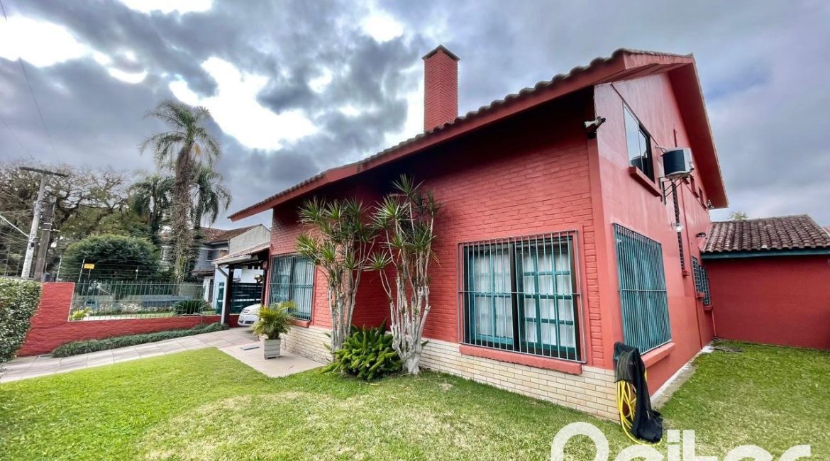 Casa à venda com 338m², 6 dormitórios, 3 suítes, 4 vagas, no bairro Ipanema em Porto Alegre
