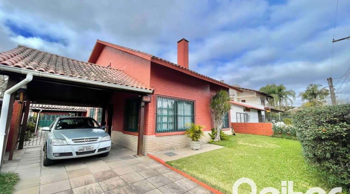 Casa à venda com 338m², 6 dormitórios, 3 suítes, 4 vagas, no bairro Ipanema em Porto Alegre