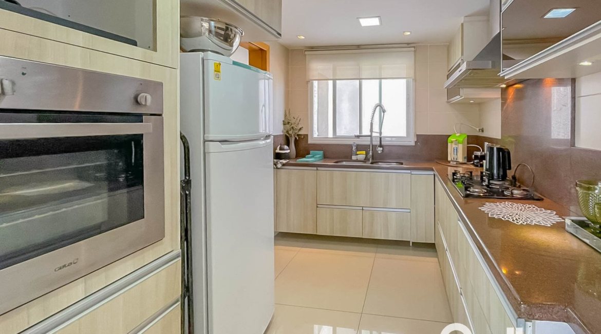 Apartamento à venda com 120m², 3 dormitórios, 3 suítes, 2 vagas, no bairro Menino Deus em Porto Alegre