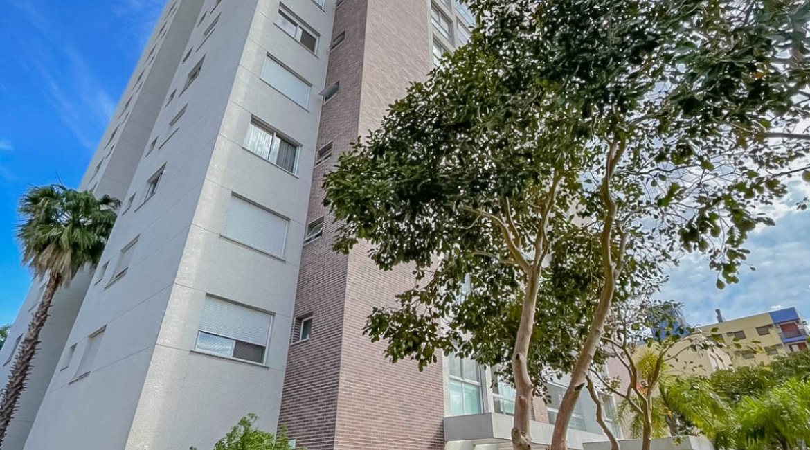Apartamento à venda com 120m², 3 dormitórios, 3 suítes, 2 vagas, no bairro Menino Deus em Porto Alegre