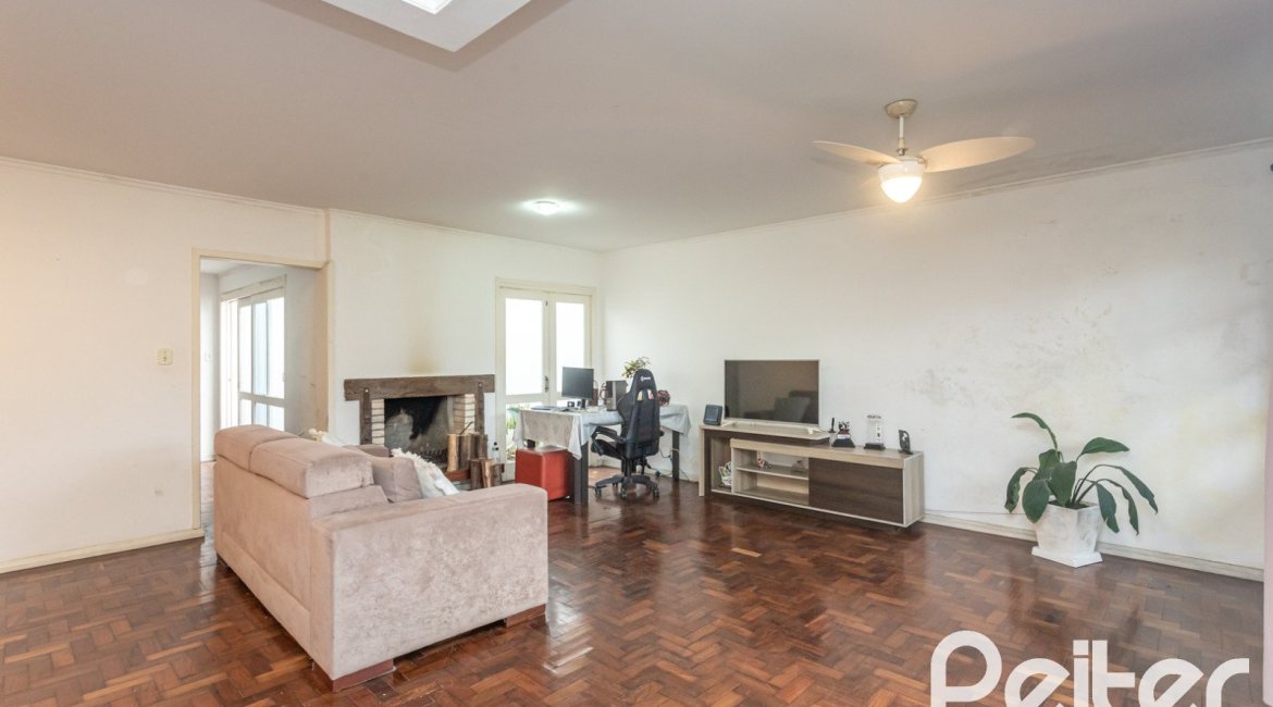 Casa à venda com 272m², 3 dormitórios, 2 suítes, 2 vagas, no bairro Ipanema em Porto Alegre