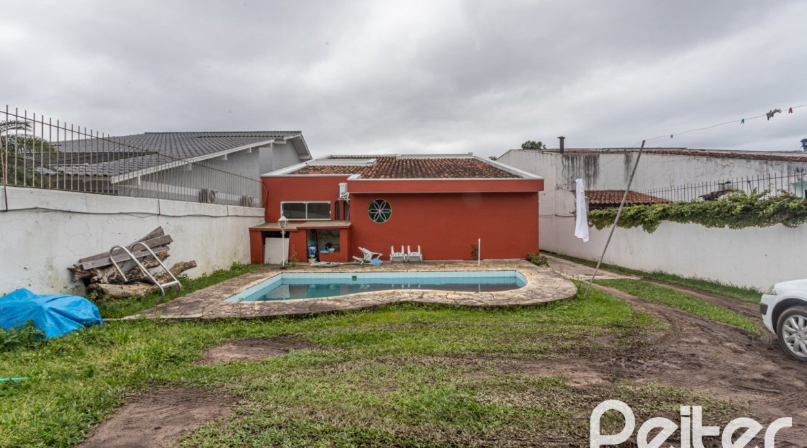 Casa à venda com 272m², 3 dormitórios, 2 suítes, 2 vagas, no bairro Ipanema em Porto Alegre