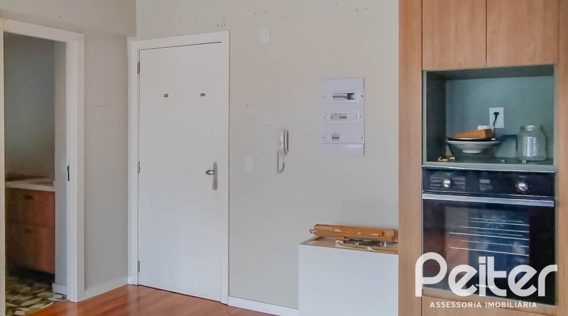 Apartamento à venda com 40m², 1 dormitório, 1 vaga, no bairro Cristal em PORTO ALEGRE