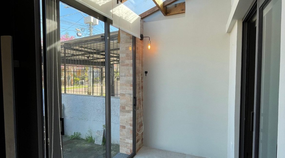 Casa à venda com 85m², 2 dormitórios, 2 vagas, no bairro Hípica em Porto Alegre