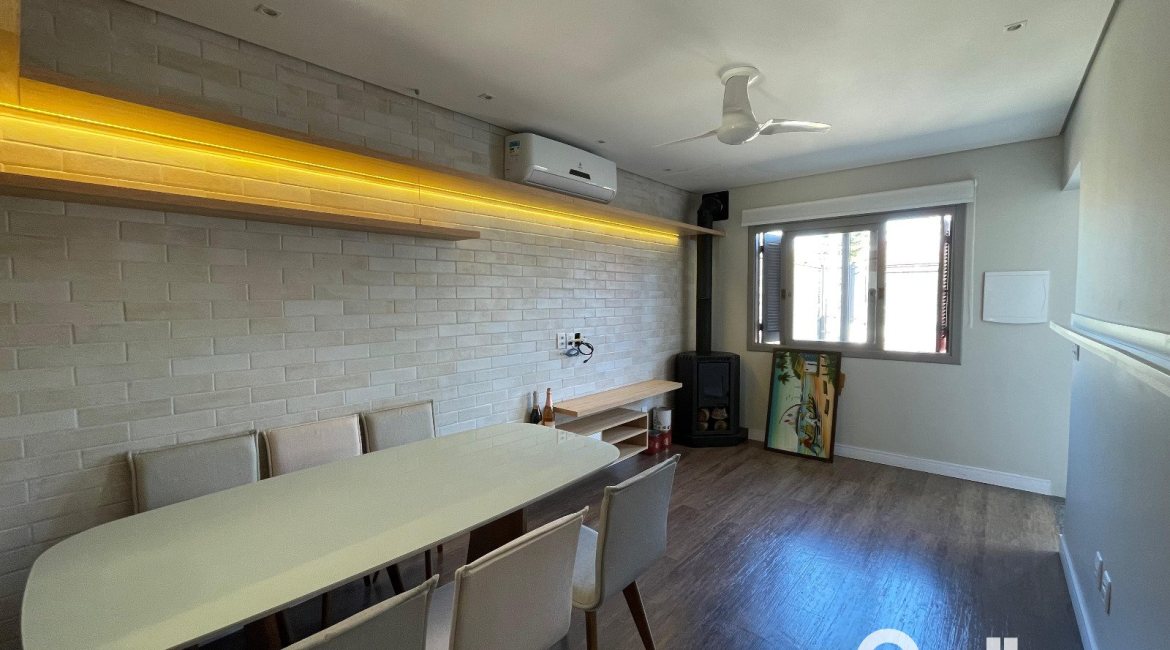 Casa à venda com 85m², 2 dormitórios, 2 vagas, no bairro Hípica em Porto Alegre