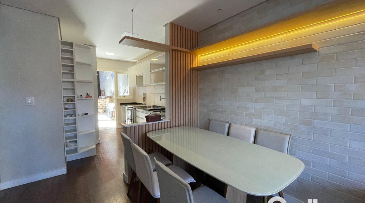 Casa à venda com 85m², 2 dormitórios, 2 vagas, no bairro Hípica em Porto Alegre