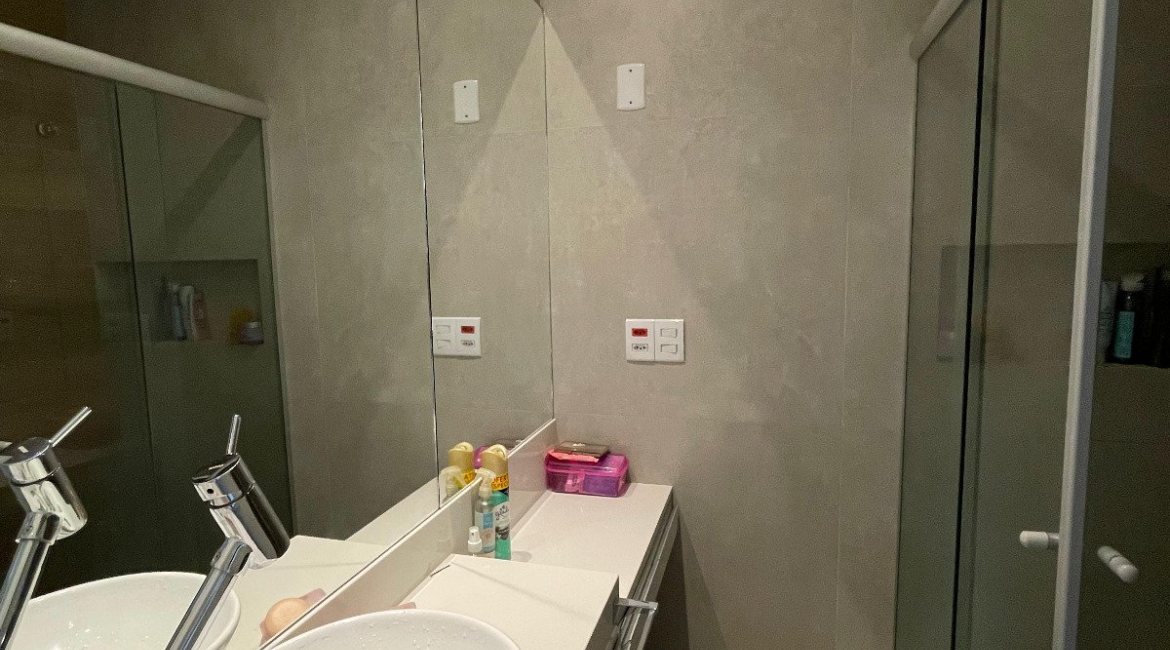 Casa à venda com 85m², 2 dormitórios, 2 vagas, no bairro Hípica em Porto Alegre