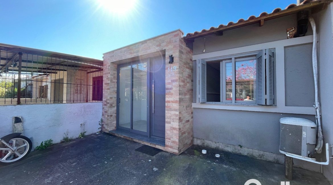 Casa à venda com 85m², 2 dormitórios, 2 vagas, no bairro Hípica em Porto Alegre