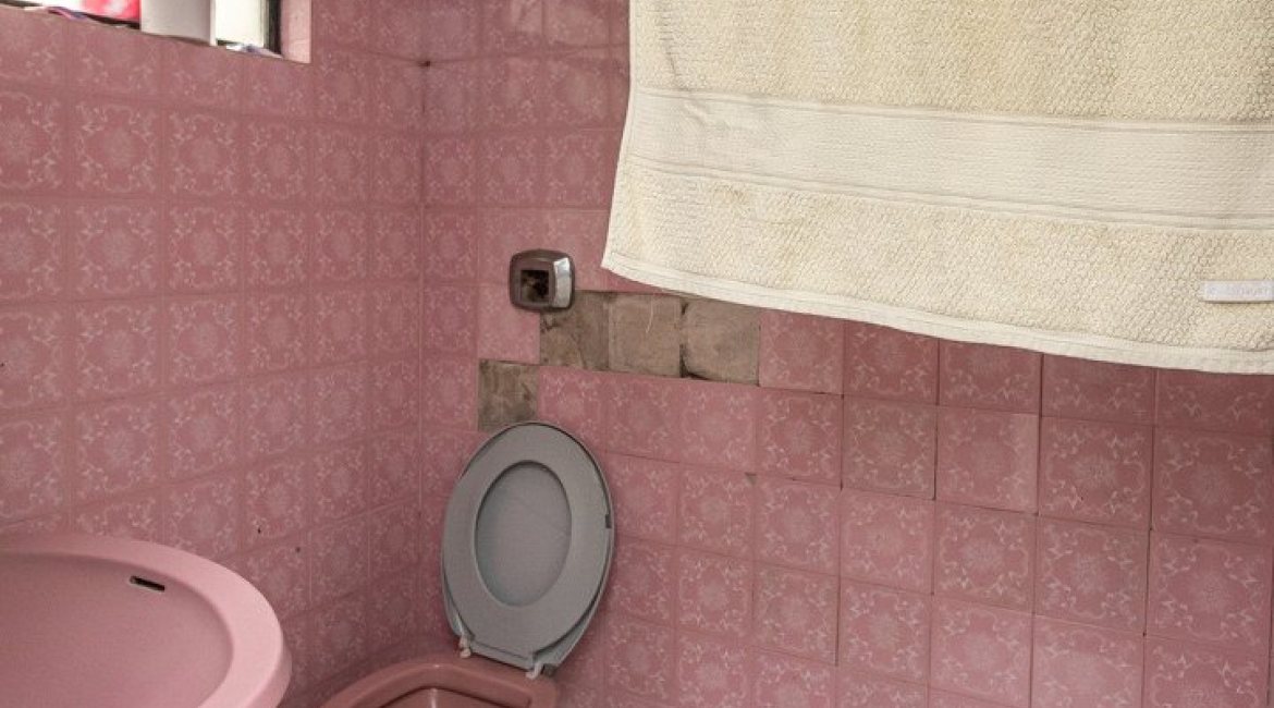 Casa à venda com 195m², 5 dormitórios, 1 suíte, 2 vagas, no bairro Tristeza em Porto Alegre