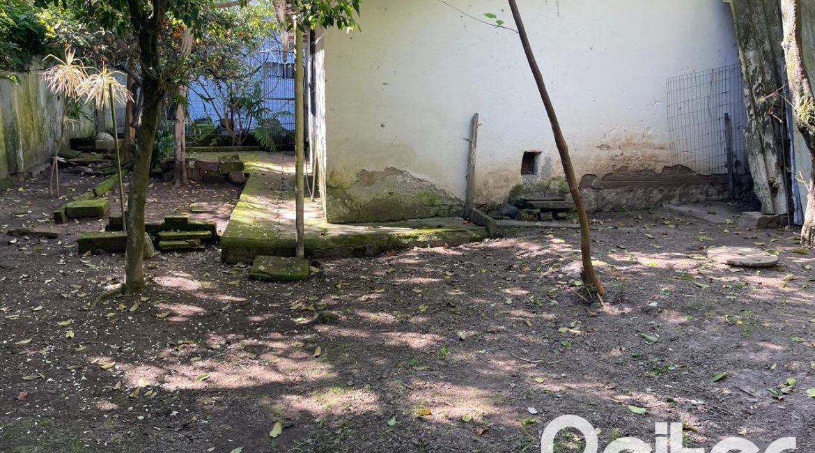 Casa à venda com 150m², 3 dormitórios, 2 vagas, no bairro Cristal em Porto Alegre