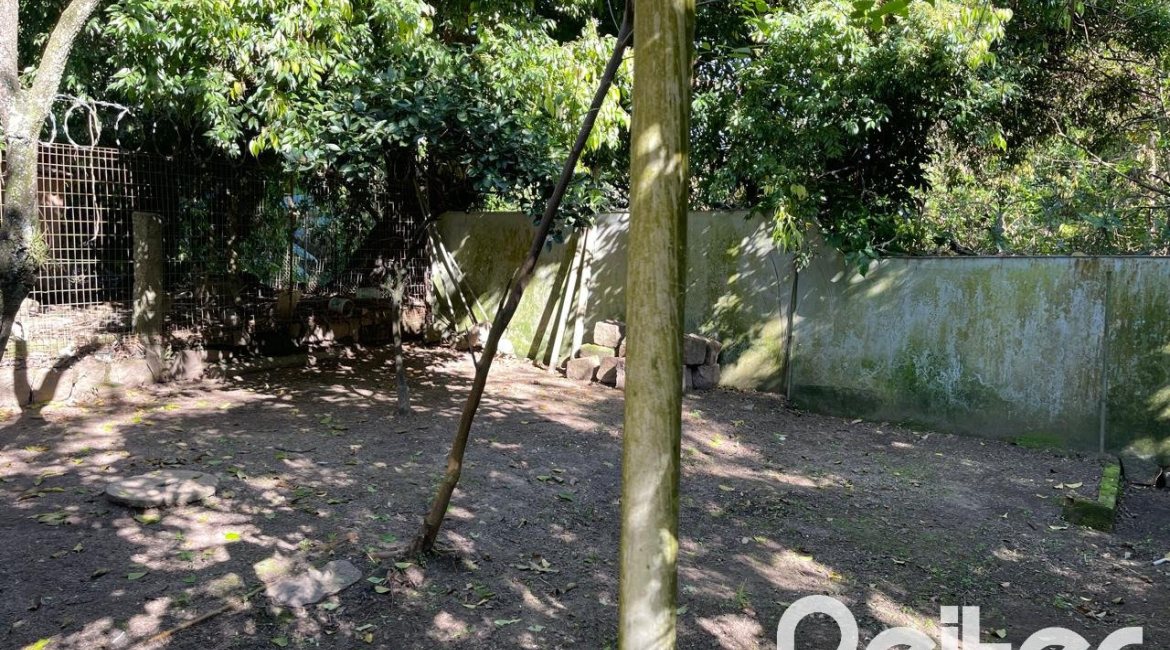 Casa à venda com 150m², 3 dormitórios, 2 vagas, no bairro Cristal em Porto Alegre