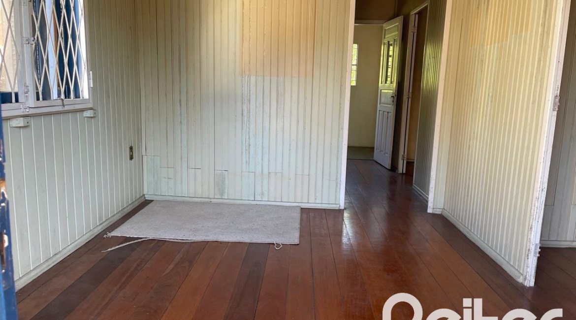 Casa à venda com 150m², 3 dormitórios, 2 vagas, no bairro Cristal em Porto Alegre