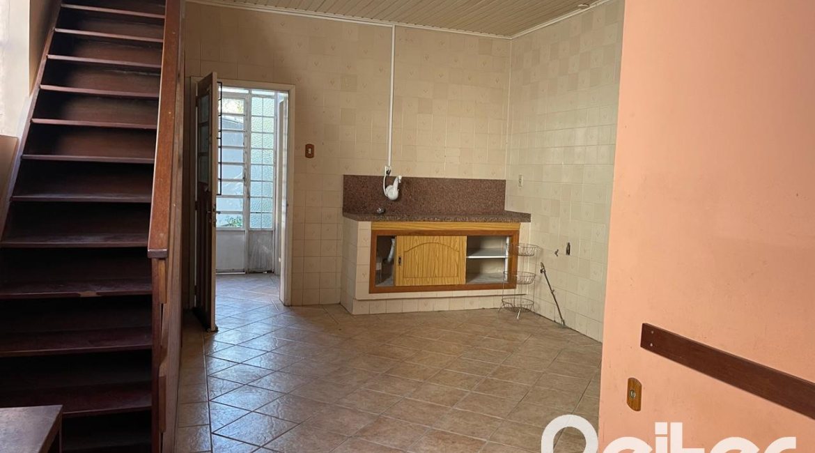 Casa à venda com 150m², 3 dormitórios, 2 vagas, no bairro Cristal em Porto Alegre