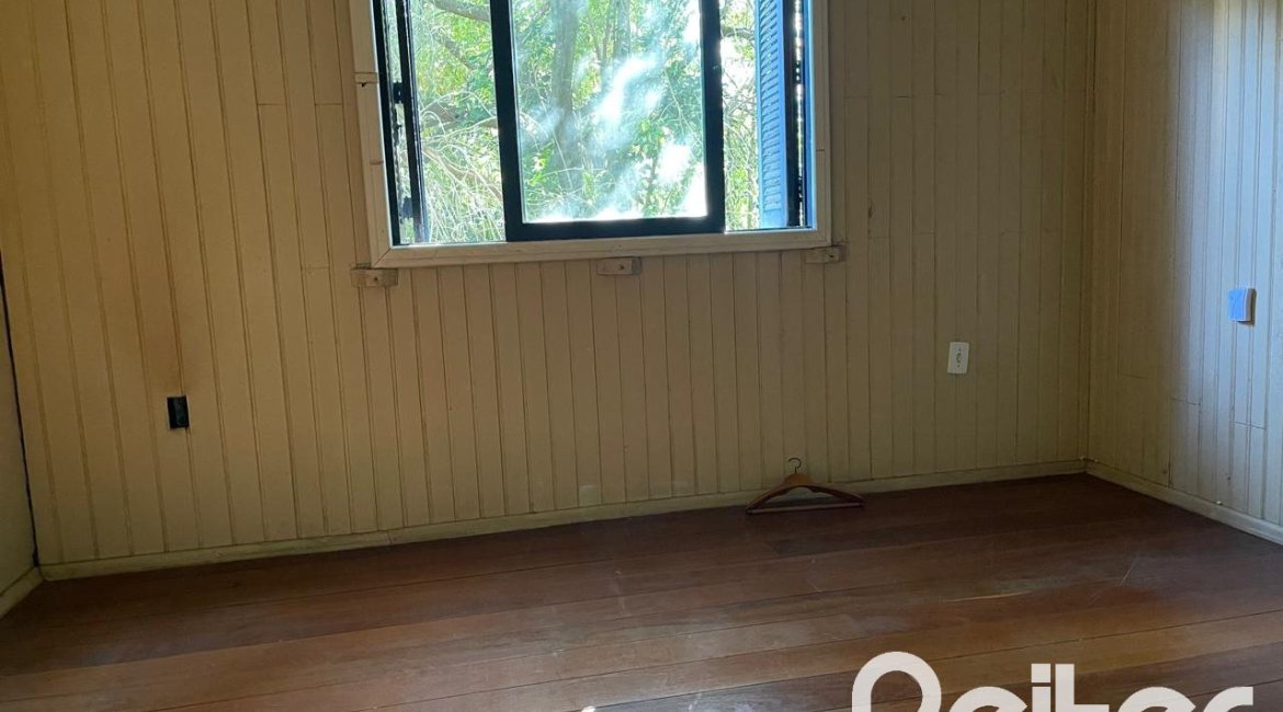 Casa à venda com 150m², 3 dormitórios, 2 vagas, no bairro Cristal em Porto Alegre