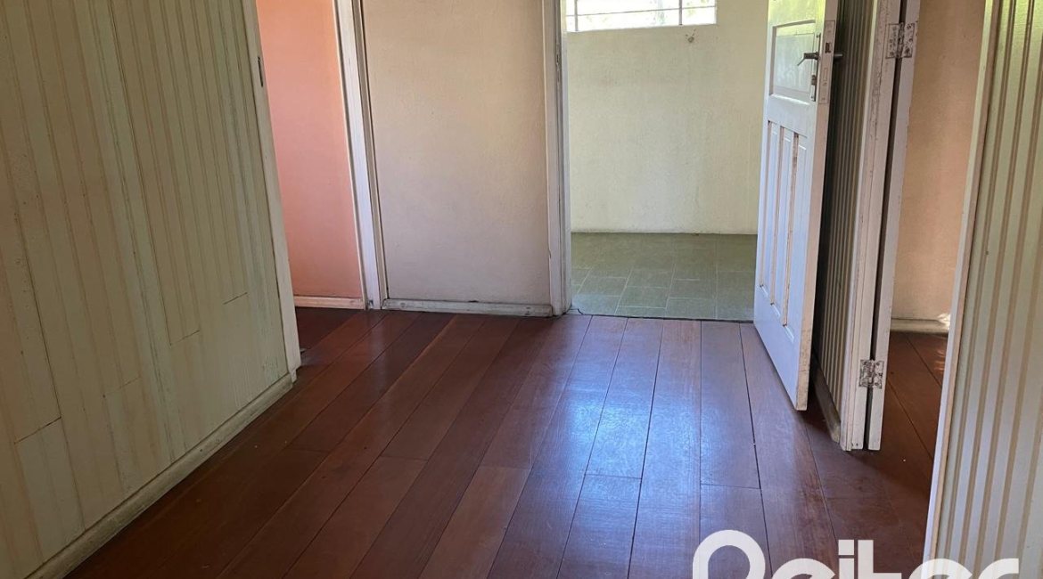 Casa à venda com 150m², 3 dormitórios, 2 vagas, no bairro Cristal em Porto Alegre