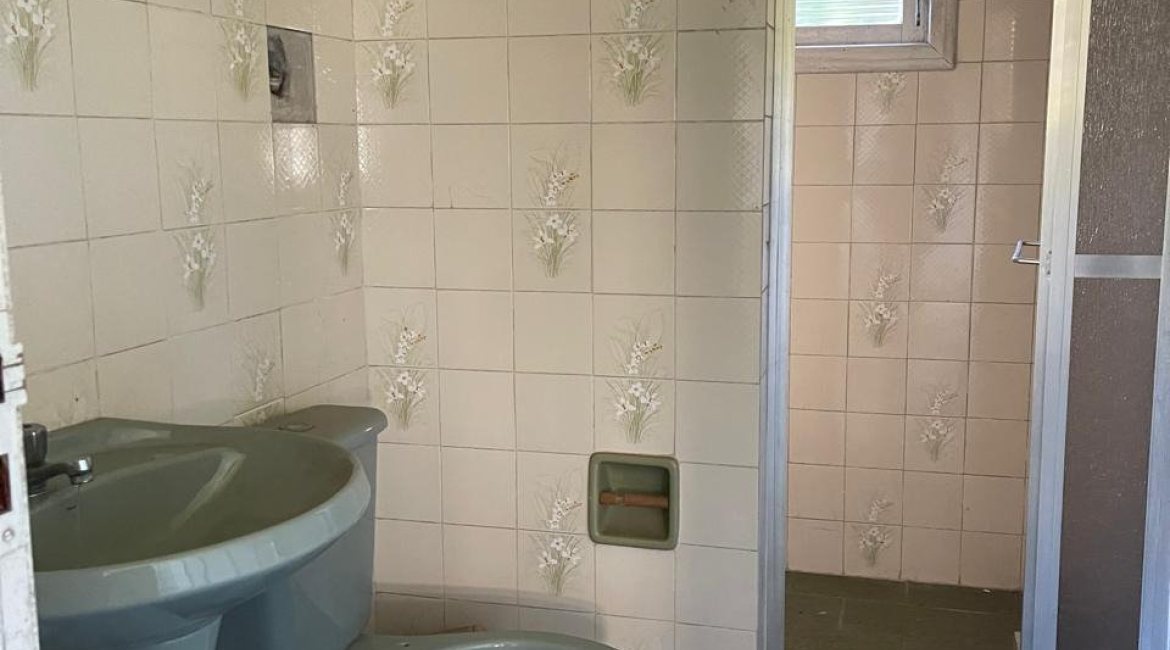 Casa à venda com 150m², 3 dormitórios, 2 vagas, no bairro Cristal em Porto Alegre