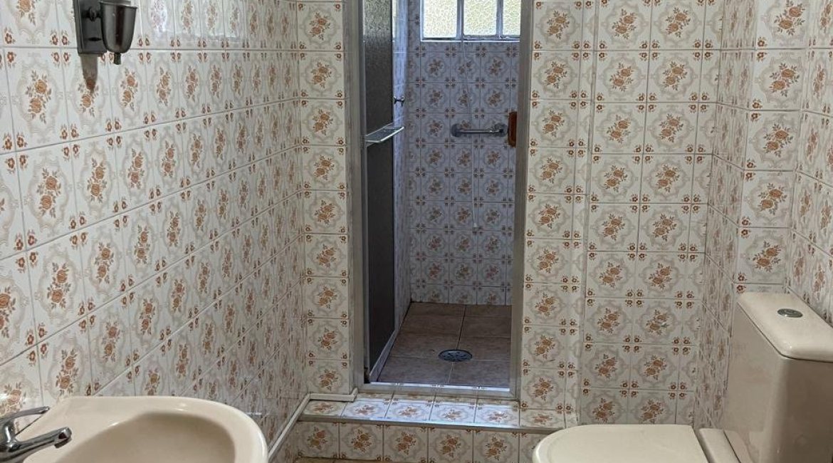 Casa à venda com 150m², 3 dormitórios, 2 vagas, no bairro Cristal em Porto Alegre