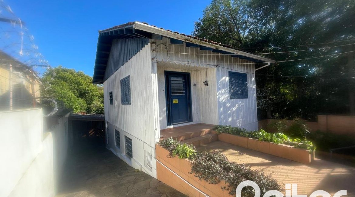 Casa à venda com 150m², 3 dormitórios, 2 vagas, no bairro Cristal em Porto Alegre