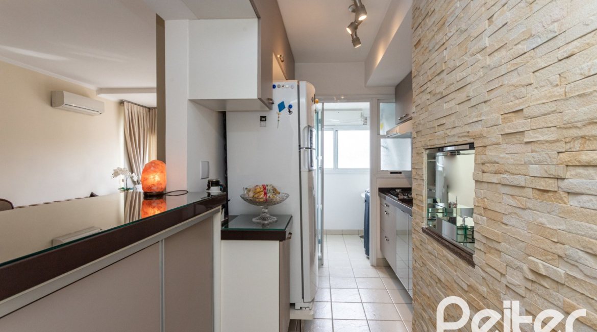 Apartamento à venda com 86m², 3 dormitórios, 1 suíte, 2 vagas, no bairro Tristeza em PORTO ALEGRE