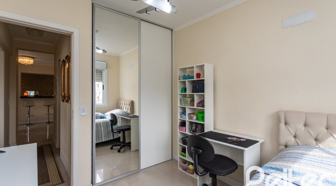 Apartamento à venda com 86m², 3 dormitórios, 1 suíte, 2 vagas, no bairro Tristeza em PORTO ALEGRE