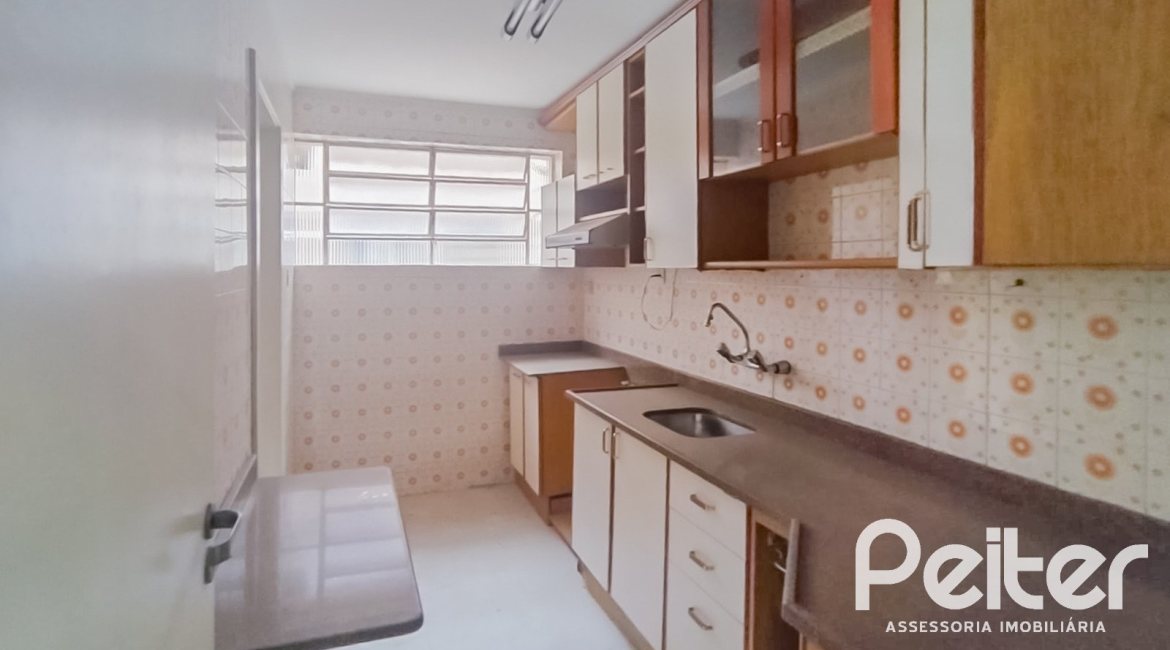 Apartamento à venda com 79m², 2 dormitórios, no bairro Menino Deus em Porto Alegre
