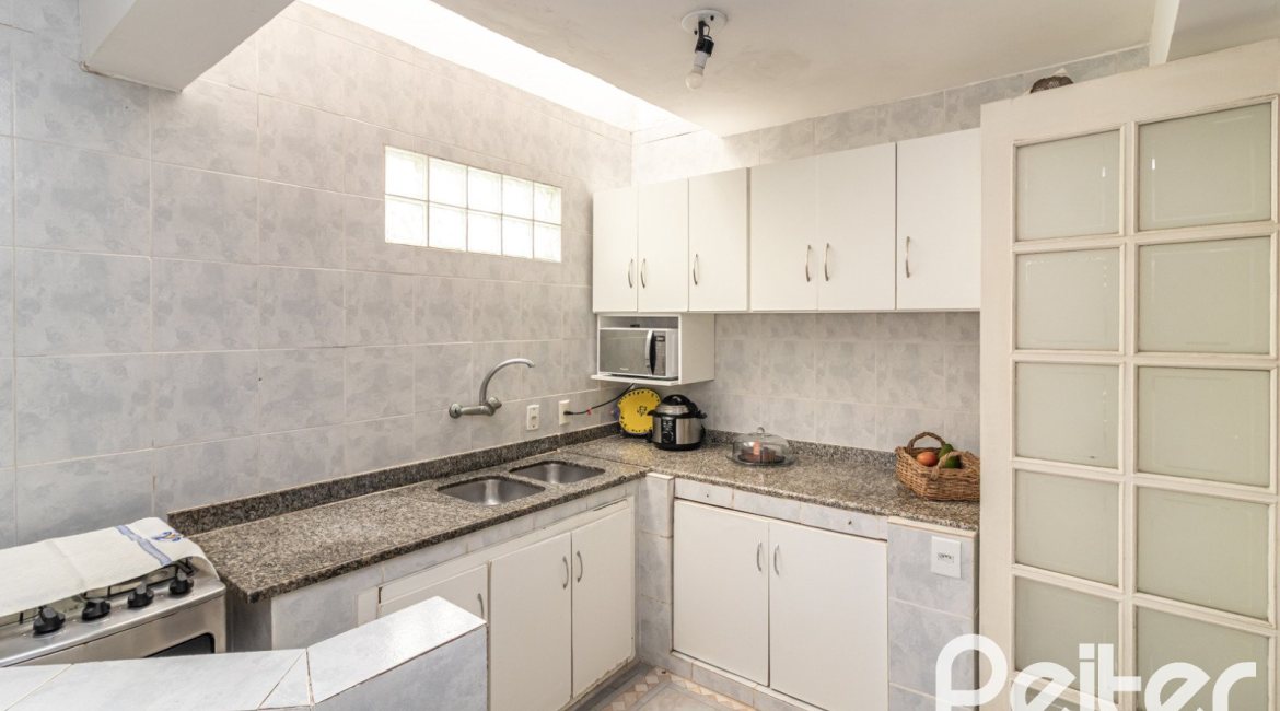 Casa em Condomínio à venda com 133m², 3 dormitórios, 1 suíte, 2 vagas, no bairro Tristeza em Porto Alegre