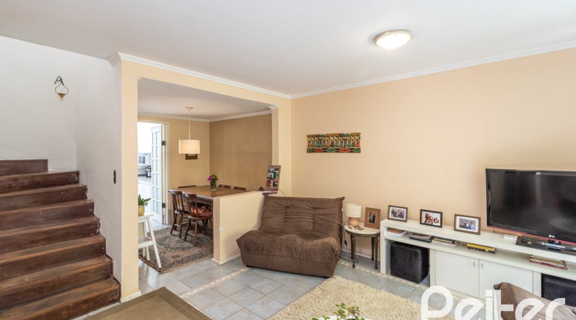 Casa em Condomínio à venda com 133m², 3 dormitórios, 1 suíte, 2 vagas, no bairro Tristeza em Porto Alegre