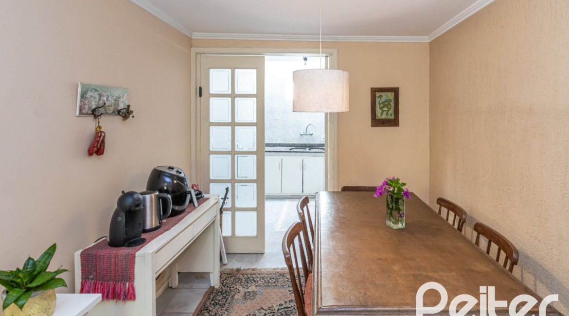 Casa em Condomínio à venda com 133m², 3 dormitórios, 1 suíte, 2 vagas, no bairro Tristeza em Porto Alegre