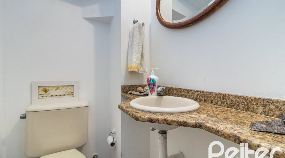 Casa em Condomínio à venda com 133m², 3 dormitórios, 1 suíte, 2 vagas, no bairro Tristeza em Porto Alegre