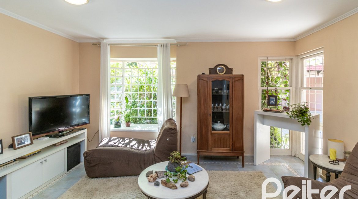 Casa em Condomínio à venda com 133m², 3 dormitórios, 1 suíte, 2 vagas, no bairro Tristeza em Porto Alegre