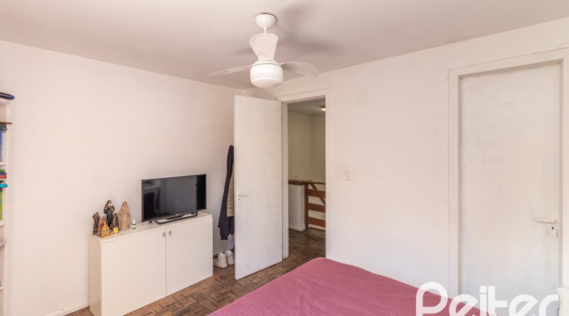 Casa em Condomínio à venda com 133m², 3 dormitórios, 1 suíte, 2 vagas, no bairro Tristeza em Porto Alegre