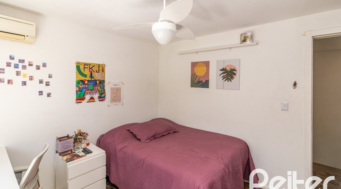 Casa em Condomínio à venda com 133m², 3 dormitórios, 1 suíte, 2 vagas, no bairro Tristeza em Porto Alegre