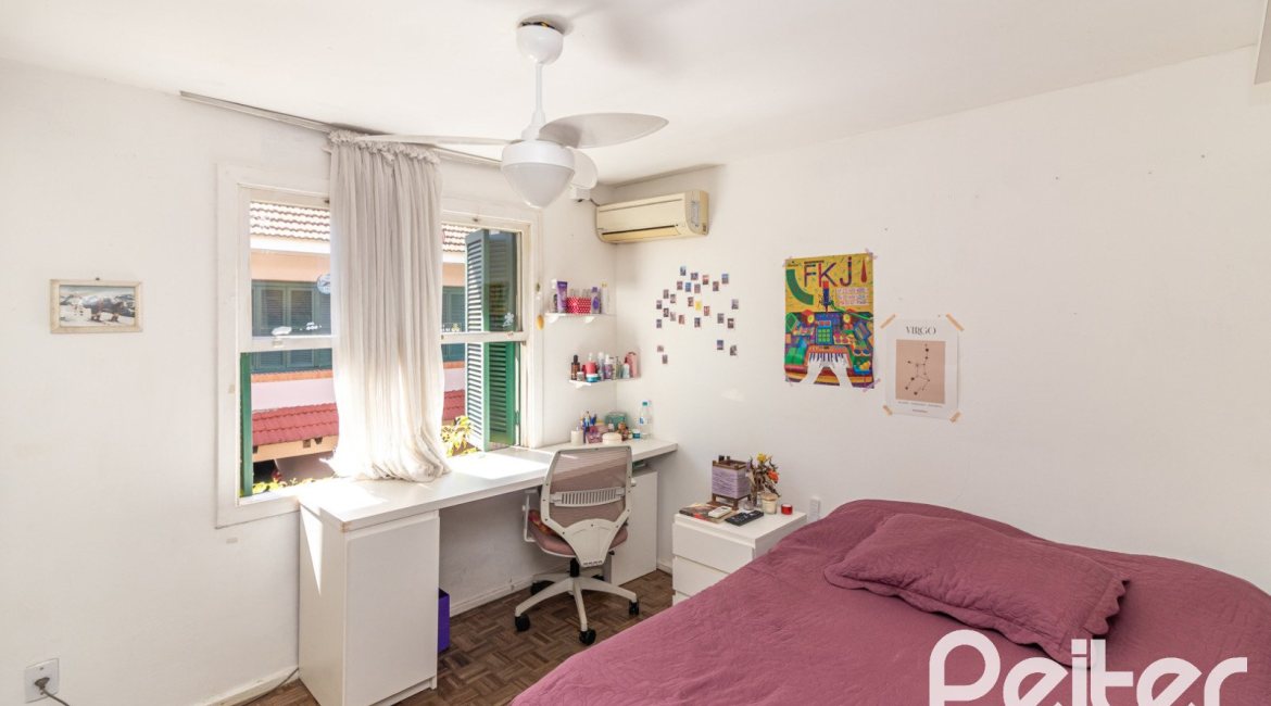 Casa em Condomínio à venda com 133m², 3 dormitórios, 1 suíte, 2 vagas, no bairro Tristeza em Porto Alegre