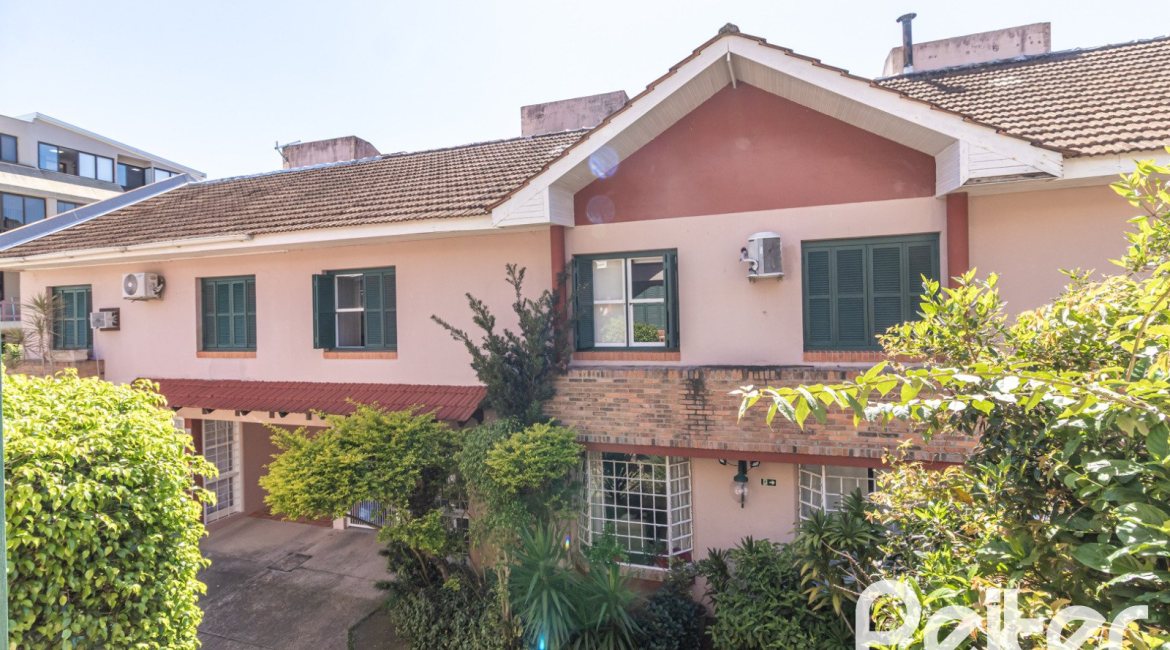 Casa em Condomínio à venda com 133m², 3 dormitórios, 1 suíte, 2 vagas, no bairro Tristeza em Porto Alegre