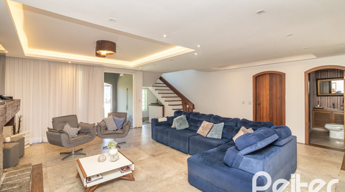 Casa à venda com 356m², 3 dormitórios, 2 suítes, 3 vagas, no bairro Ipanema em Porto Alegre