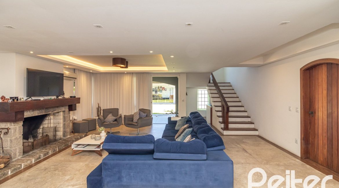 Casa à venda com 356m², 3 dormitórios, 2 suítes, 3 vagas, no bairro Ipanema em Porto Alegre