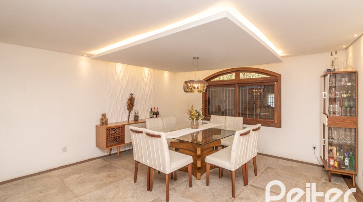 Casa à venda com 356m², 3 dormitórios, 2 suítes, 3 vagas, no bairro Ipanema em Porto Alegre