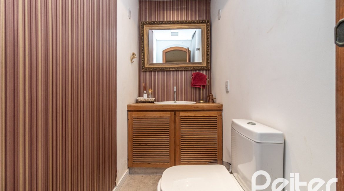 Casa à venda com 356m², 3 dormitórios, 2 suítes, 3 vagas, no bairro Ipanema em Porto Alegre