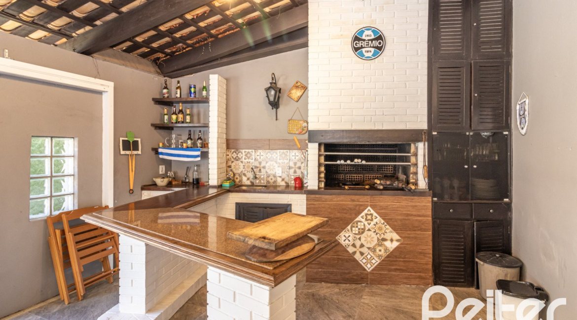 Casa à venda com 356m², 3 dormitórios, 2 suítes, 3 vagas, no bairro Ipanema em Porto Alegre