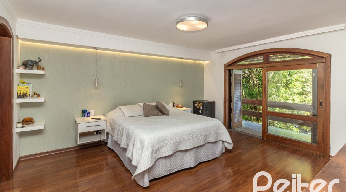 Casa à venda com 356m², 3 dormitórios, 2 suítes, 3 vagas, no bairro Ipanema em Porto Alegre