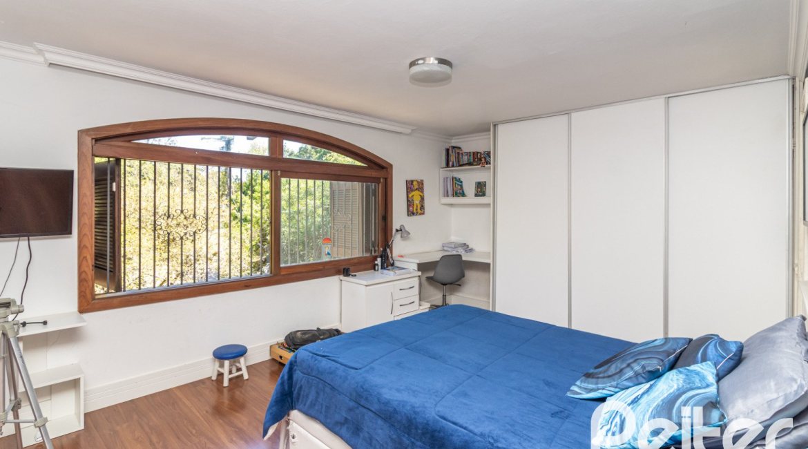 Casa à venda com 356m², 3 dormitórios, 2 suítes, 3 vagas, no bairro Ipanema em Porto Alegre