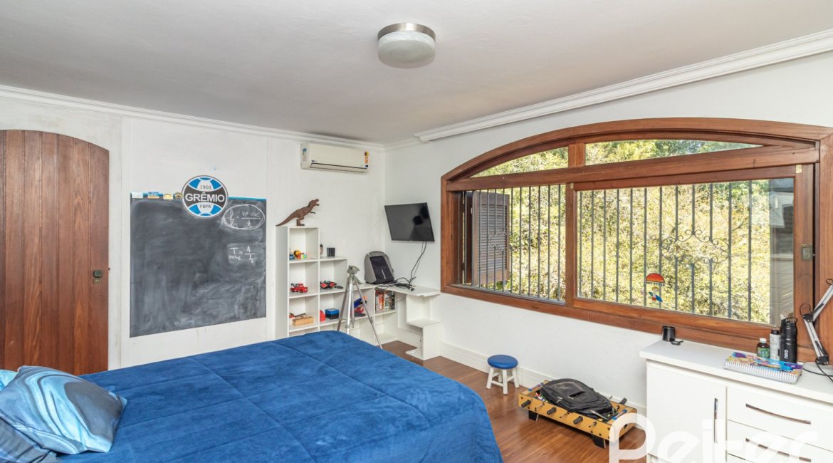 Casa à venda com 356m², 3 dormitórios, 2 suítes, 3 vagas, no bairro Ipanema em Porto Alegre