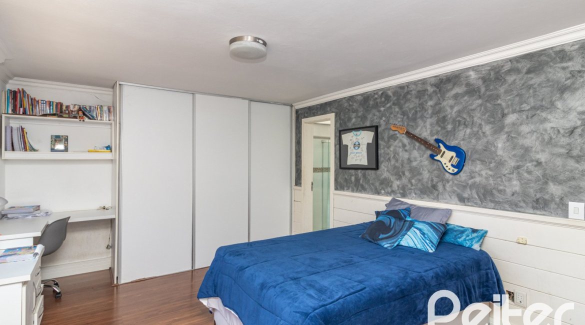 Casa à venda com 356m², 3 dormitórios, 2 suítes, 3 vagas, no bairro Ipanema em Porto Alegre