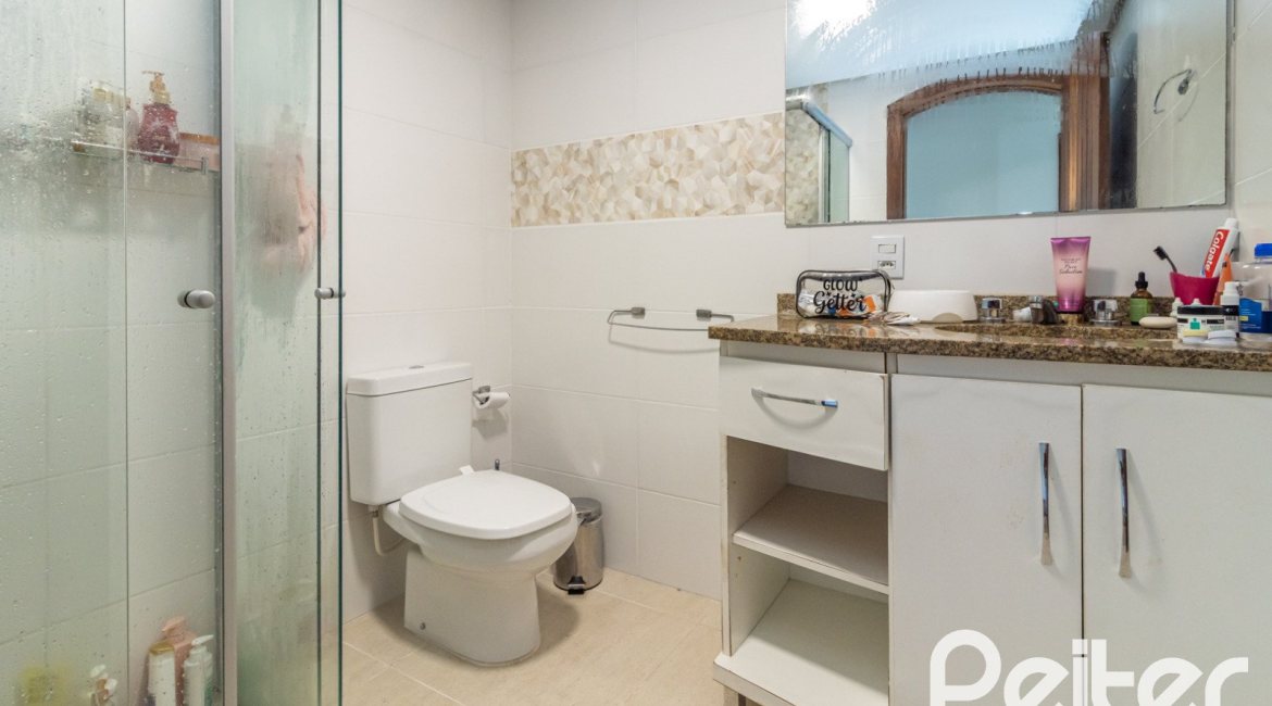 Casa à venda com 356m², 3 dormitórios, 2 suítes, 3 vagas, no bairro Ipanema em Porto Alegre