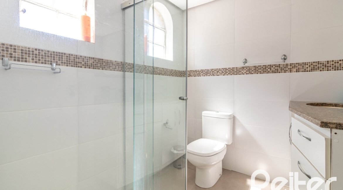 Casa à venda com 356m², 3 dormitórios, 2 suítes, 3 vagas, no bairro Ipanema em Porto Alegre