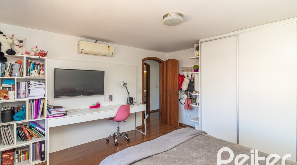 Casa à venda com 356m², 3 dormitórios, 2 suítes, 3 vagas, no bairro Ipanema em Porto Alegre