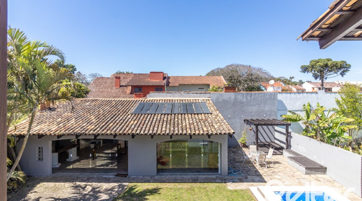 Casa à venda com 356m², 3 dormitórios, 2 suítes, 3 vagas, no bairro Ipanema em Porto Alegre