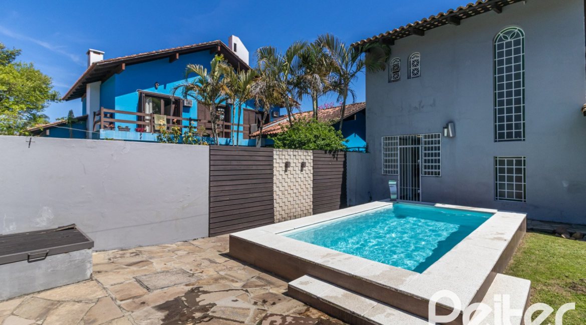 Casa à venda com 356m², 3 dormitórios, 2 suítes, 3 vagas, no bairro Ipanema em Porto Alegre