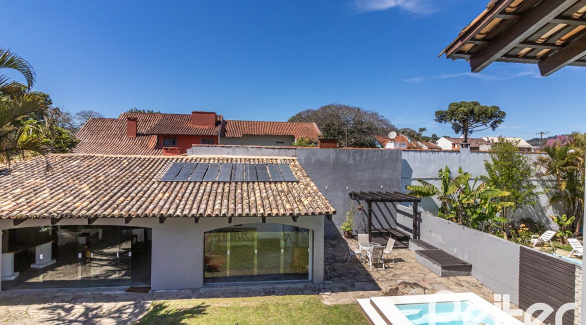 Casa à venda com 356m², 3 dormitórios, 2 suítes, 3 vagas, no bairro Ipanema em Porto Alegre
